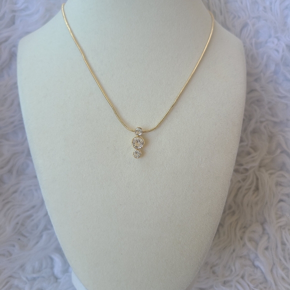 Swarovski Signed Swan Logo Triple Crystal Pendant Necklace- Excellent Condition - Picture 1 of 4